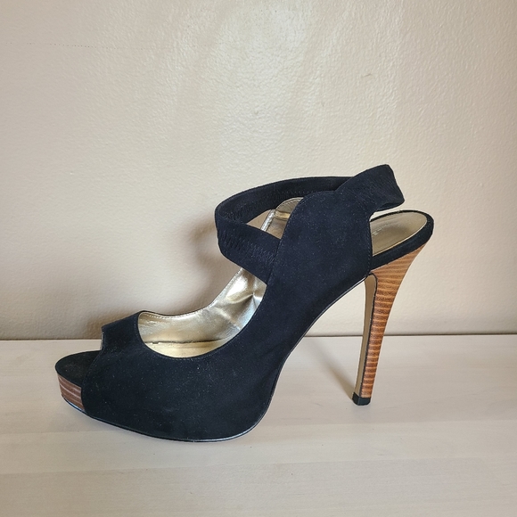 Le Chateau black pumps - Picture 1 of 5